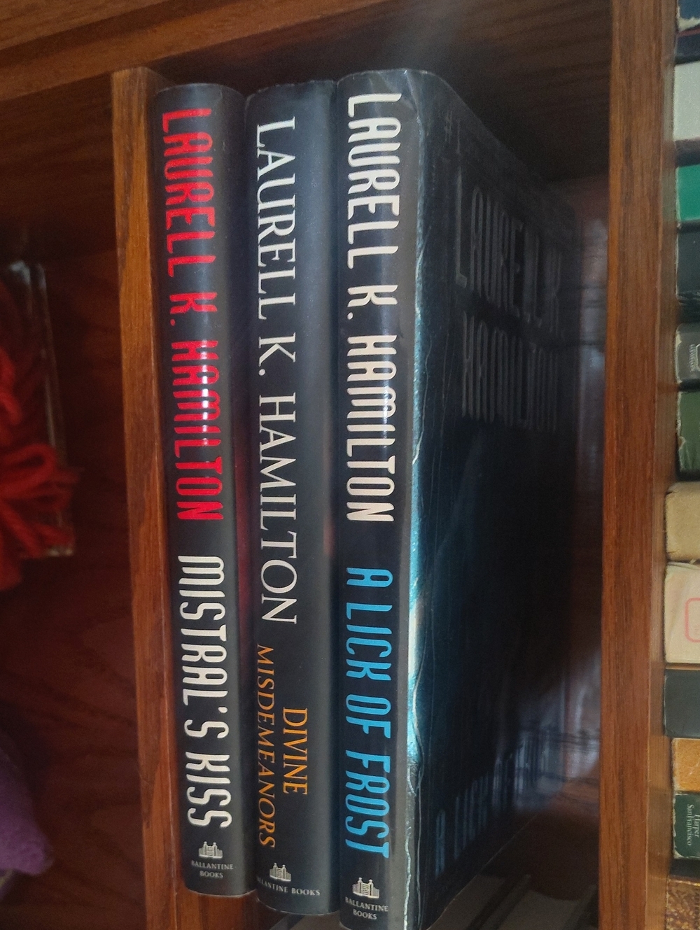 Laurel K Hamilton - Meredith Gentry Series (7) Books total